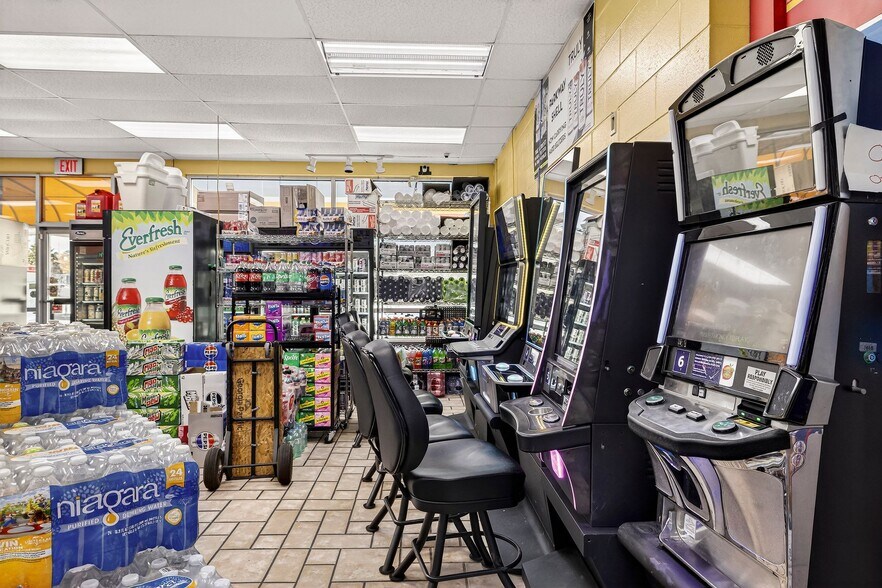 More Photos Of 4 Park Of Commerce Way, Savannah Convenience Store For Sale