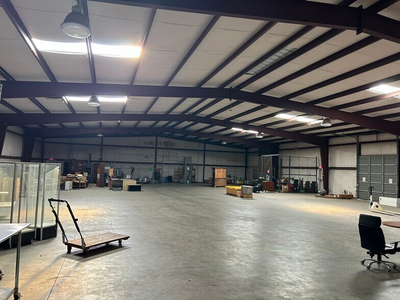 More Photos Of 7307 Business Pl, Arlington Warehouse For Lease