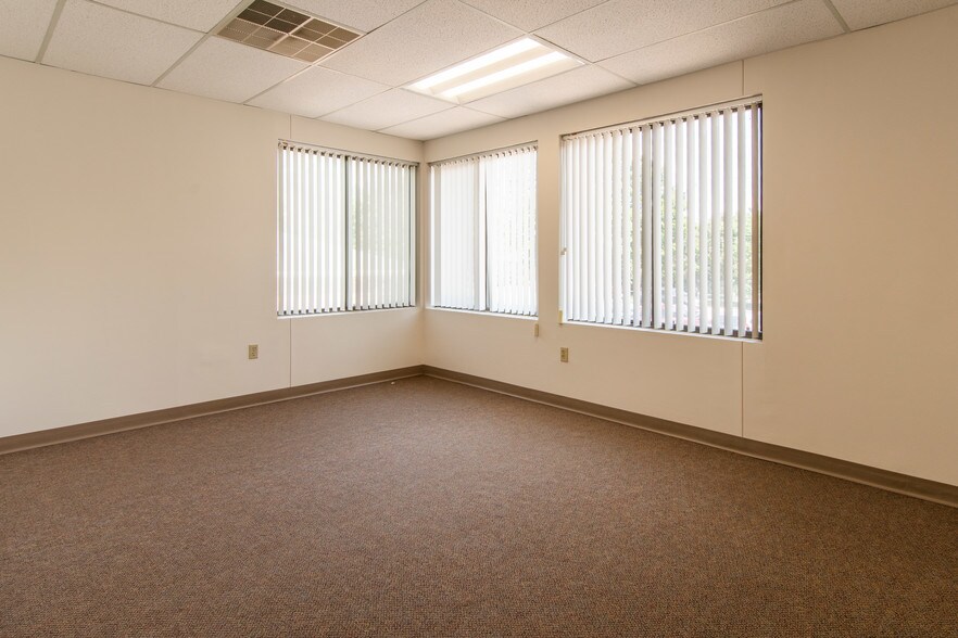 More Photos Of 155 Main Dunstable Rd, Nashua Medical For Lease