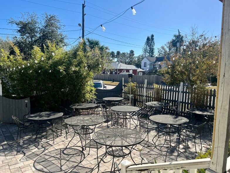 More Photos Of 117 S French Ave, Sanford Restaurant For Lease