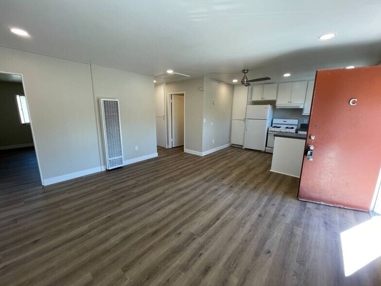 More Photos Of 836 Sinkler Way, Vista Apartments For Sale