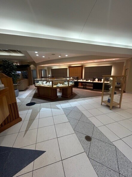 More Photos Of 75 Smithfield Blvd, Plattsburgh General Retail For Lease