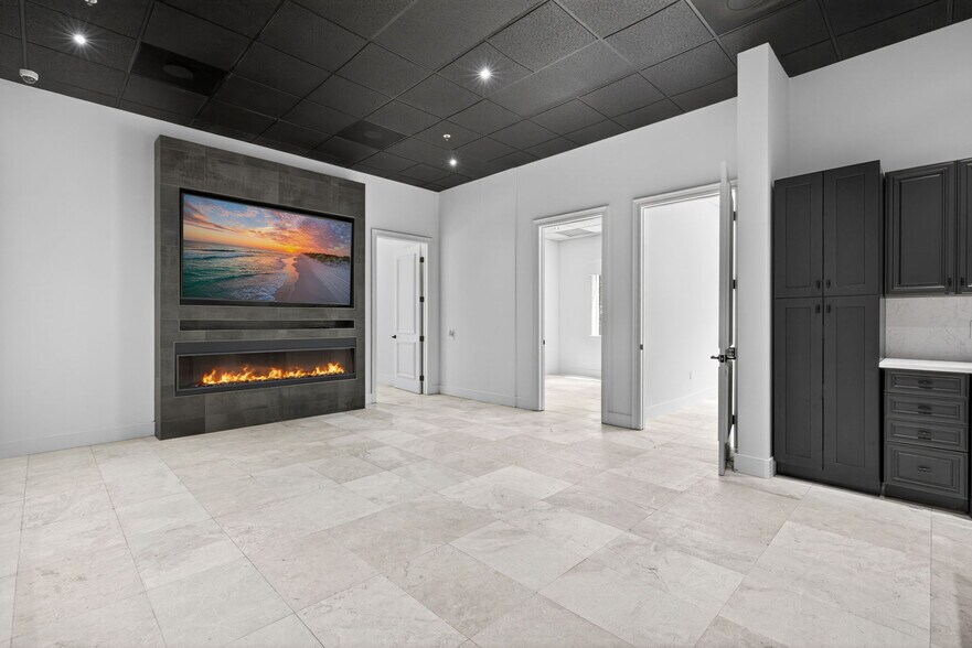 More Photos Of 3820 Via Del Rey, Bonita Springs Medical For Sale