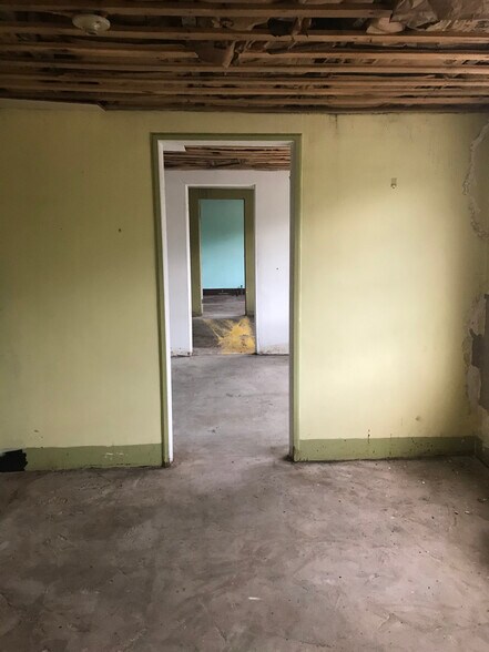 More Photos Of 337 Oak Ave, Spruce Pine Office For Lease