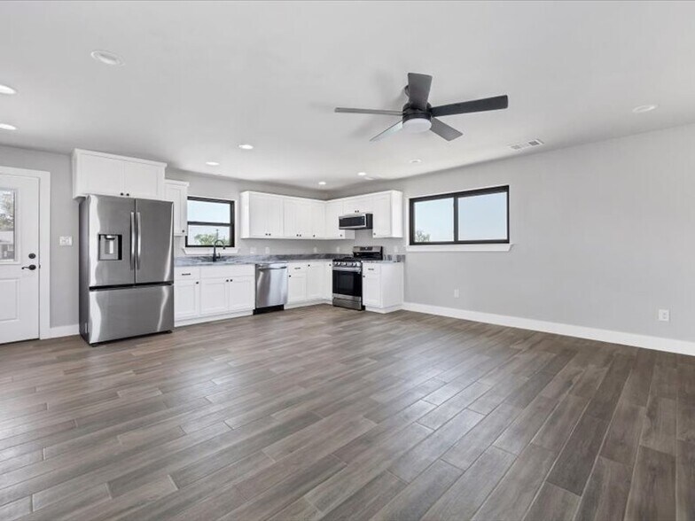 More Photos Of 2719 Post Oak Rd, Webberville Specialty For Lease