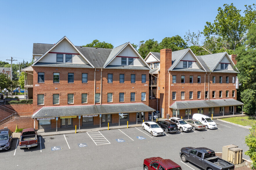 More Photos Of 525-545 Main St, Laurel Office For Lease