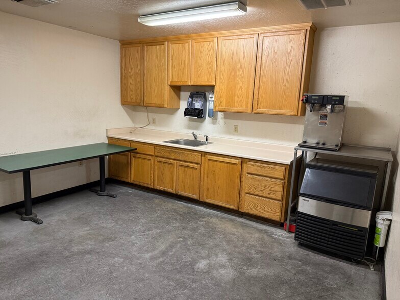 More Photos Of 2270 Ivy St, Chico Warehouse For Sale