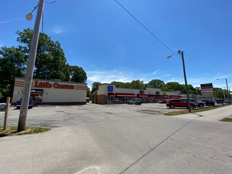 More Photos Of 6411-6441 Bluffton Rd, Fort Wayne General Retail For Sale