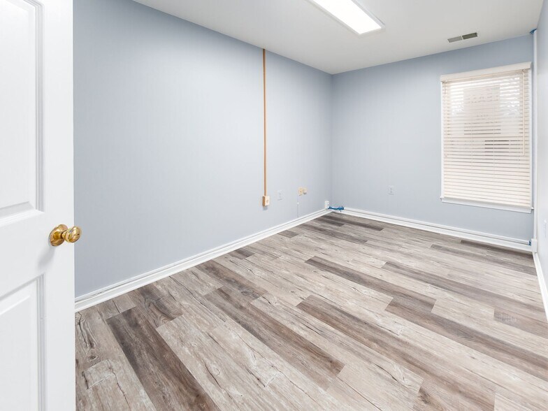 More Photos Of 10520 Warwick Ave, Fairfax Medical For Sale
