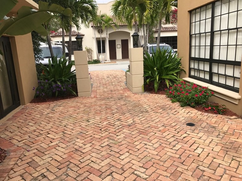 More Photos Of 19940 Mona Rd, Tequesta Office Residential For Lease
