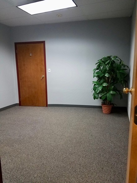 More Photos Of 112 Merrick Rd, Lynbrook Office For Lease