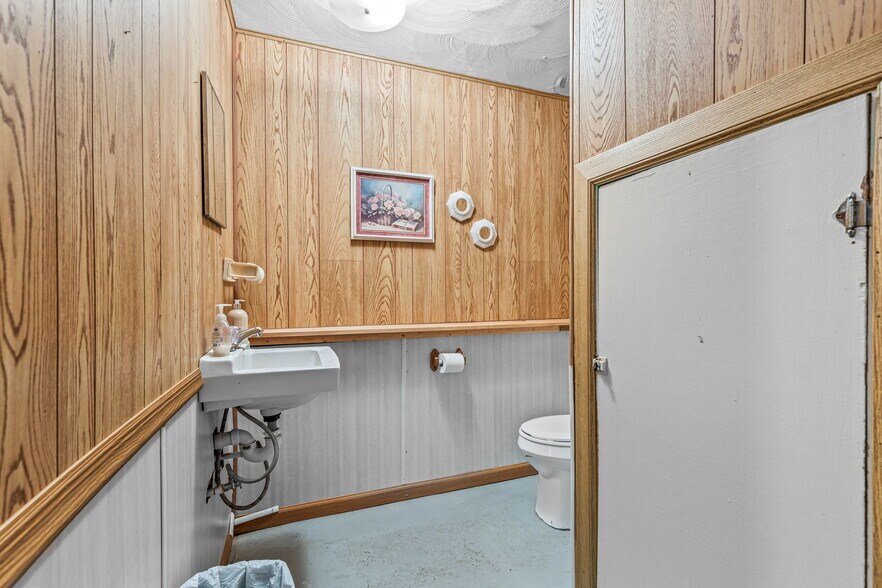 More Photos Of 408 W Main St, Park Hills Religious Facility For Sale