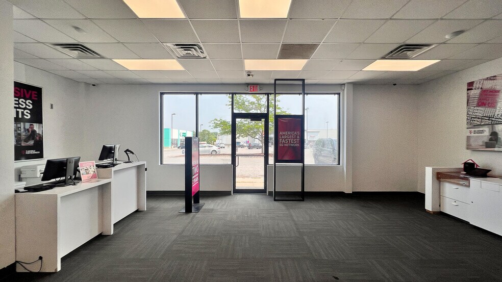 More Photos Of 4455-4457 N 72nd St, Omaha Storefront For Sale