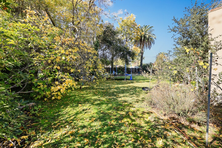 More Photos Of 1157-1165 N Lake Ave, Pasadena Apartments For Sale