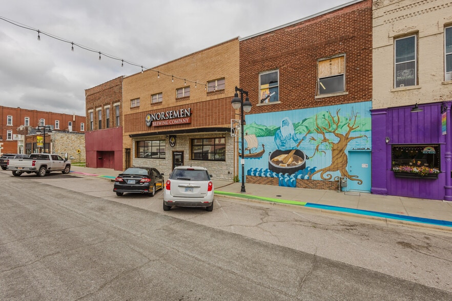 More Photos Of 830 N Kansas Ave, Topeka Bar For Sale