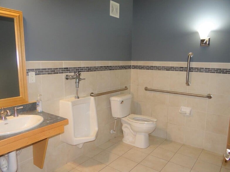 More Photos Of 801-809 Meander Ct, Medina Loft Creative Space For Lease