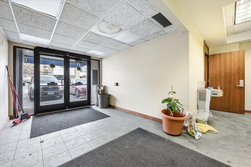 More Photos Of 7525 W Madison St, Forest Park Storefront Retail Office For Lease