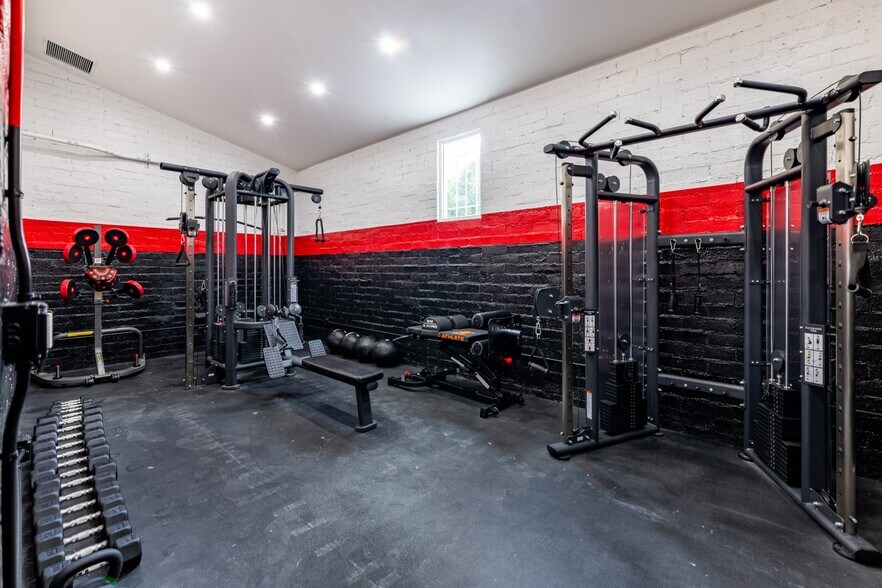 More Photos Of 203-215 N Victory Blvd, Burbank Office For Lease