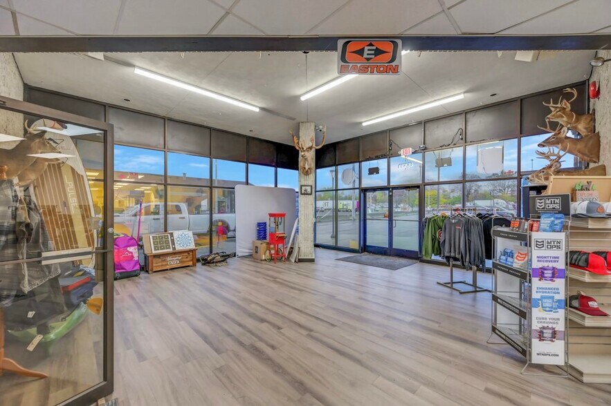 More Photos Of 116-120 Monahan Ave, Dunmore Flex For Lease