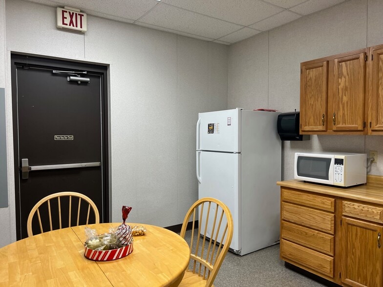 More Photos Of 1036-1062 Corporate Ln, Export Storefront Retail Office For Lease