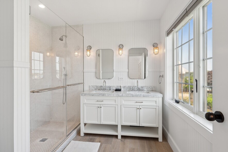 More Photos Of 45 S Euclid Ave, Montauk Storefront Retail Residential For Sale