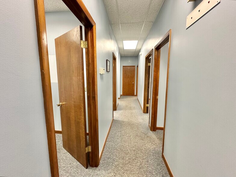 More Photos Of 3445-3449 Ridge Rd, Highland Office For Lease