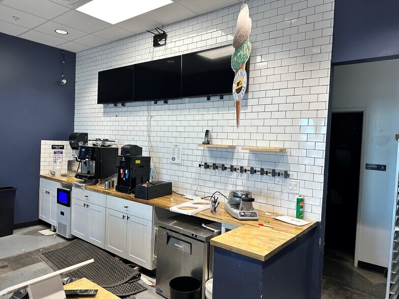 More Photos Of 1640 W Frontier Pky, Prosper Storefront Retail Office For Lease