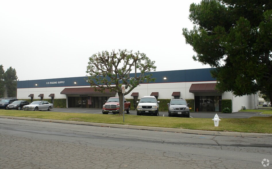 More Photos Of 4001 W Carriage Dr, Santa Ana Manufacturing For Sale