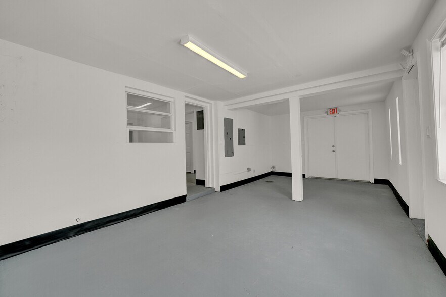 More Photos Of 311 E Commercial Blvd, Oakland Park Freestanding For Sale