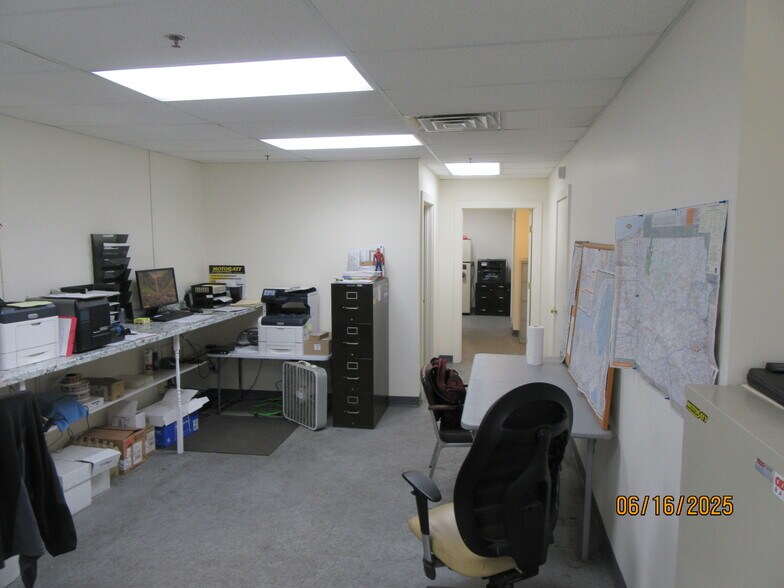 More Photos Of 4628-4632 Crossroads Park Dr, Liverpool Warehouse For Lease