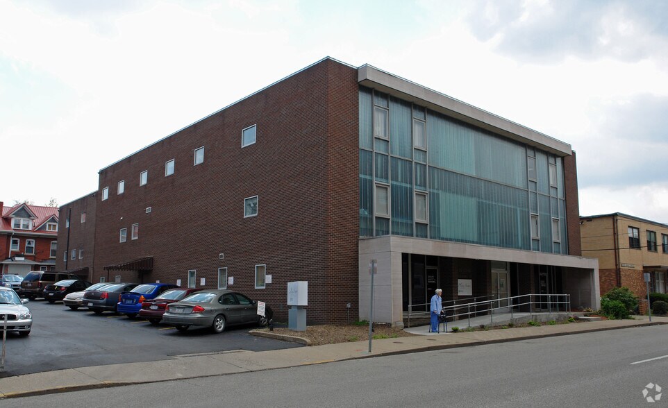 Primary Photo Of 210 Brooks St, Charleston Medical For Sale