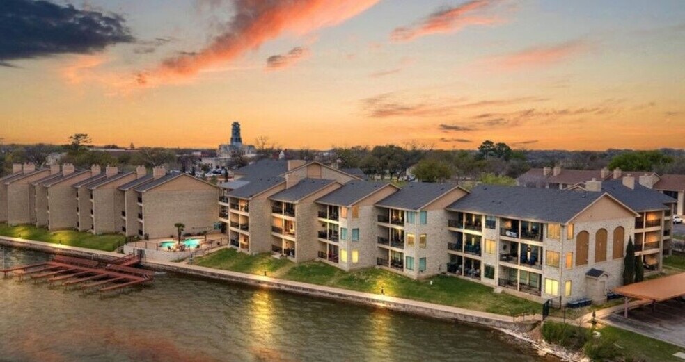 More Photos Of 401 E Pearl St, Granbury Apartments For Sale
