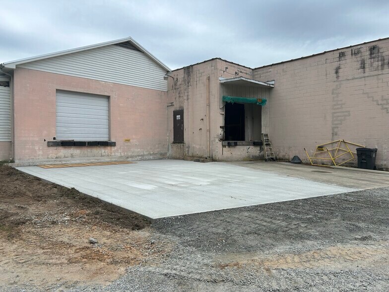 More Photos Of 100 S Main St, La Crosse Warehouse For Lease