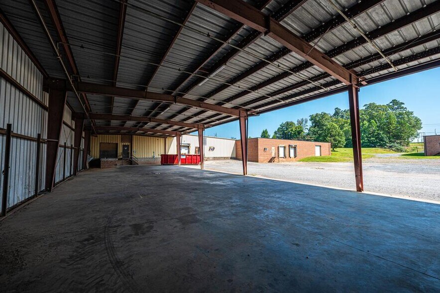 More Photos Of 1120 1st St W, Conover Distribution For Lease
