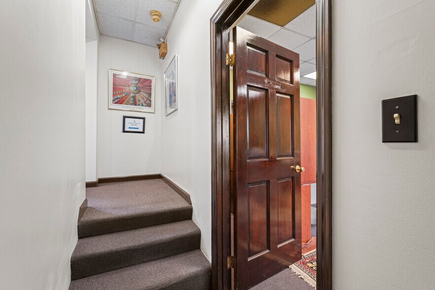 More Photos Of 132-134 S Swan St, Albany Office Residential For Sale