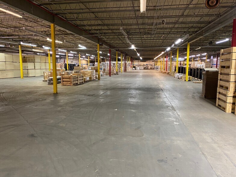 More Photos Of 300 N Newton Ave, Newton Manufacturing For Sale