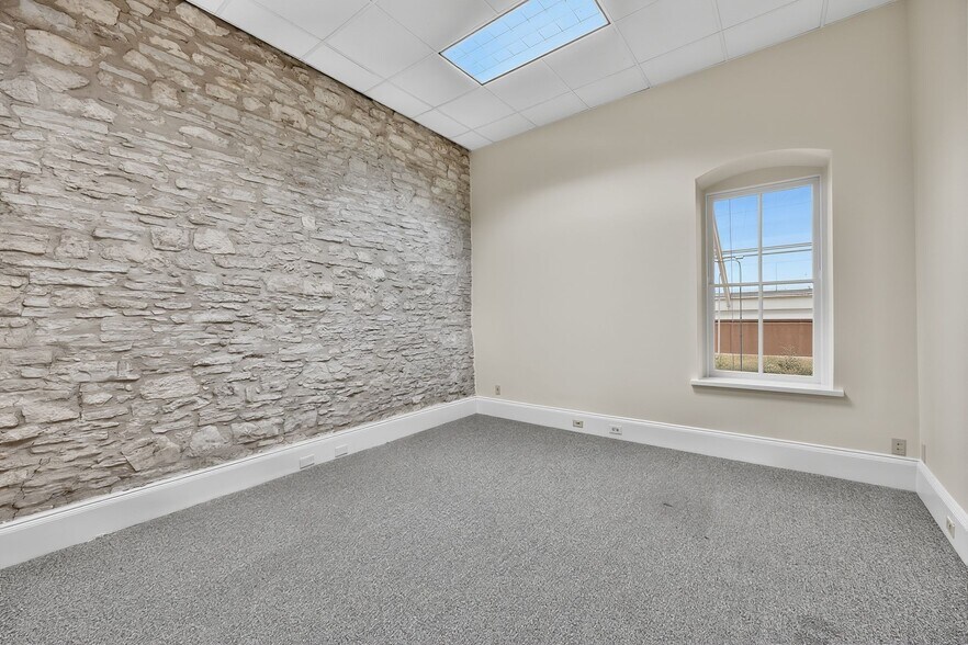 More Photos Of 620 Congress Ave, Austin Office For Lease