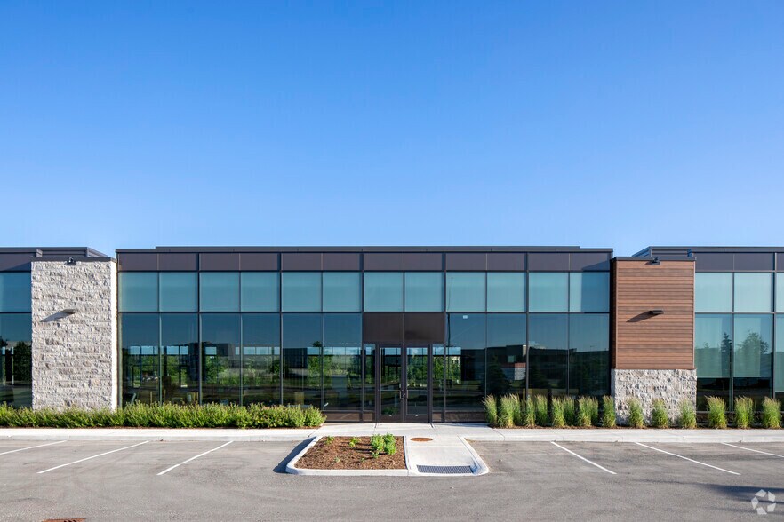 More Photos Of 2105 Matheson Blvd E, Mississauga Office For Lease