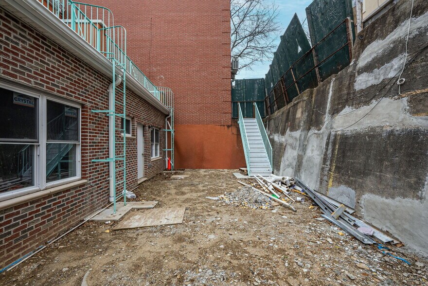 More Photos Of 168-33 Hillside Ave, Jamaica General Retail For Lease