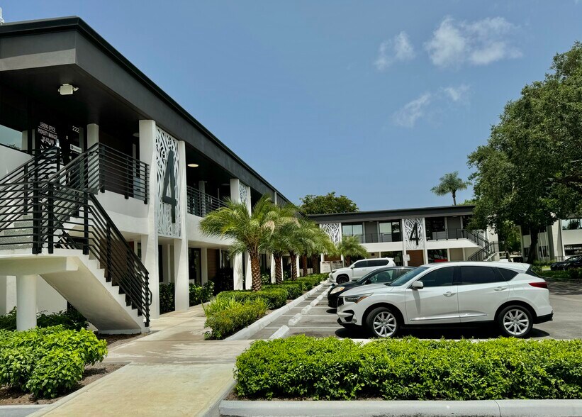 More Photos Of 1021 Ives Dairy Rd, Miami Unknown For Lease