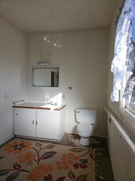 More Photos Of 1431 W Thatcher Blvd, Safford General Retail For Sale