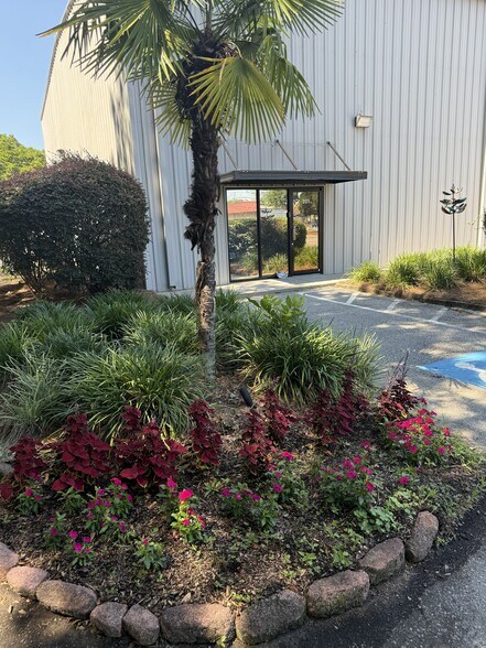 More Photos Of 1384 Remount Rd, Charleston Manufacturing For Lease