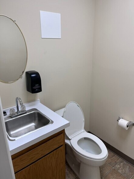 More Photos Of 3006 Mount Vernon Rd, Hurricane Office Residential For Sale