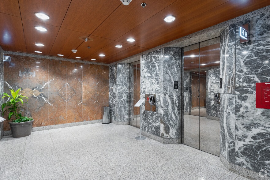 More Photos Of 222 Delaware Ave, Wilmington Office For Lease