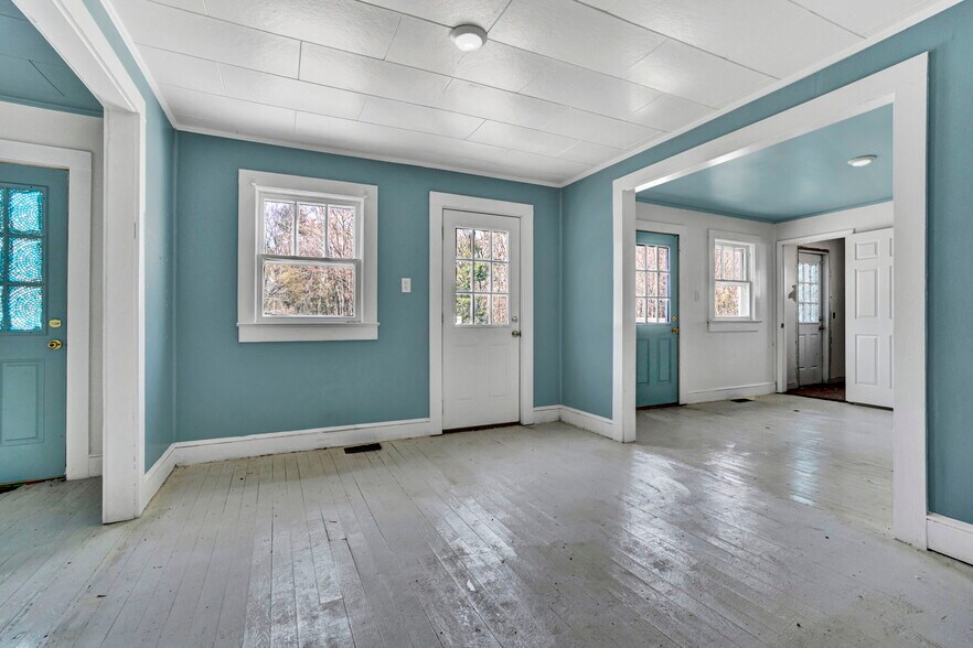 More Photos Of 12117 Highway 221, Woodruff Office For Sale