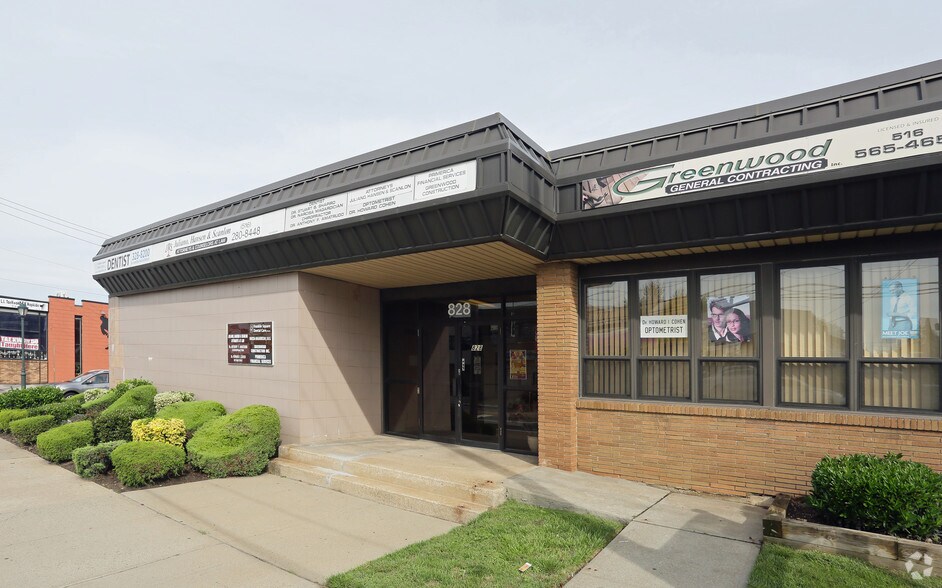 More Photos Of 828 Hempstead Tpke, Franklin Square Medical For Sale