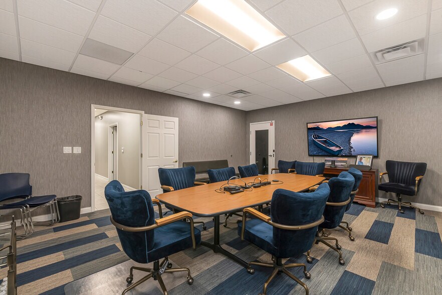 More Photos Of 4676 Jennings Ln, Louisville Warehouse For Lease