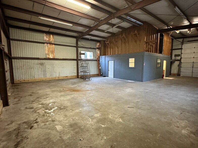 More Photos Of 10202 Mula Cir, Stafford Warehouse For Lease
