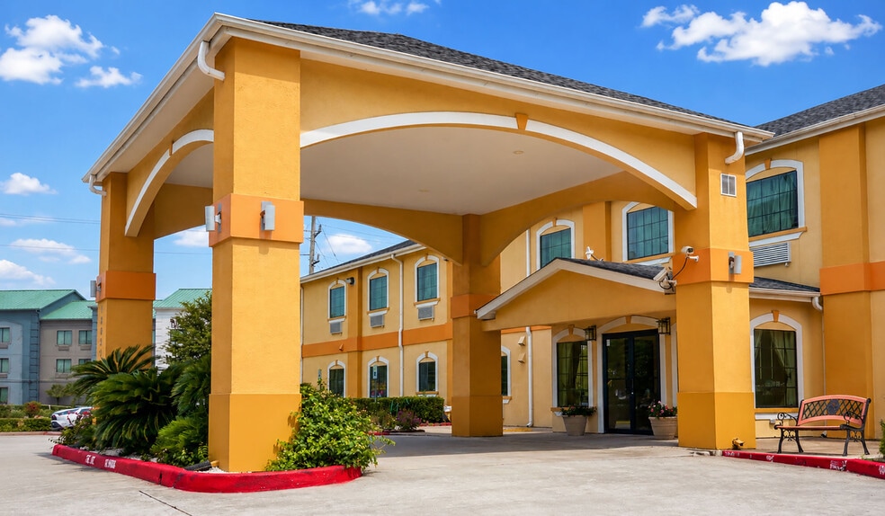 More Photos Of 18031 McKay Dr, Humble Hotel For Sale