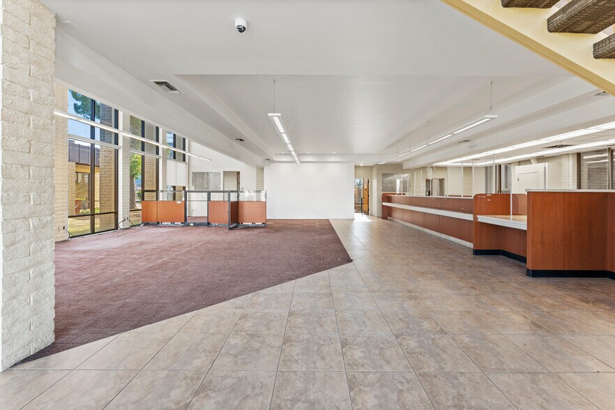 More Photos Of 110 Harding Blvd, Roseville Loft Creative Space For Lease